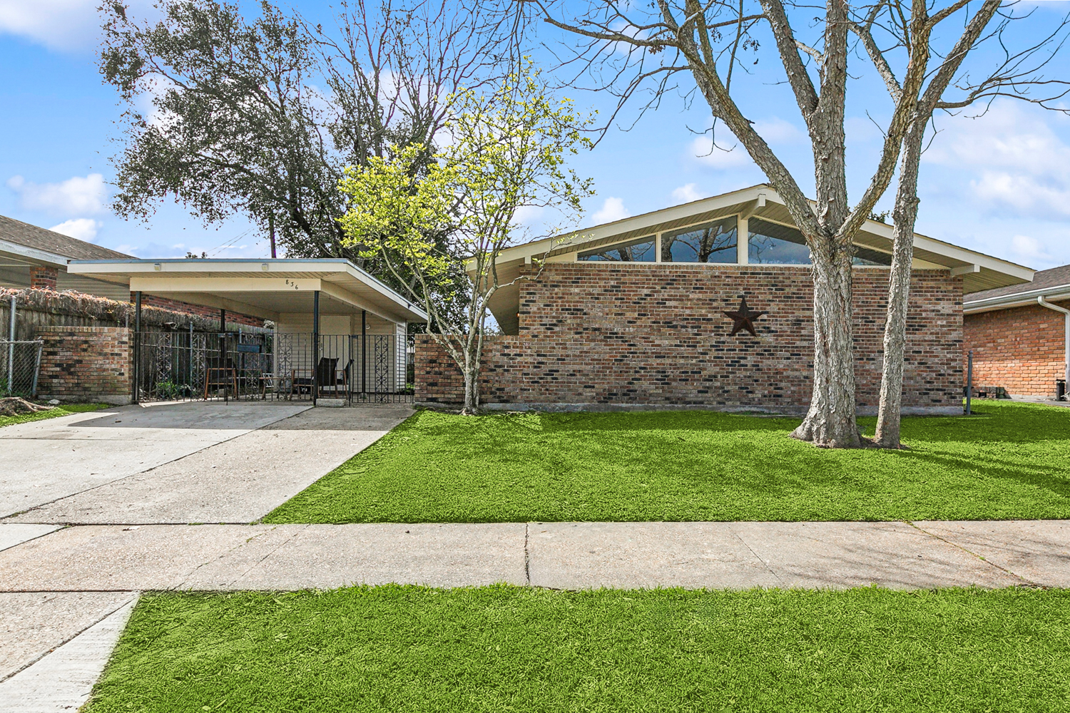 836 Holt Place