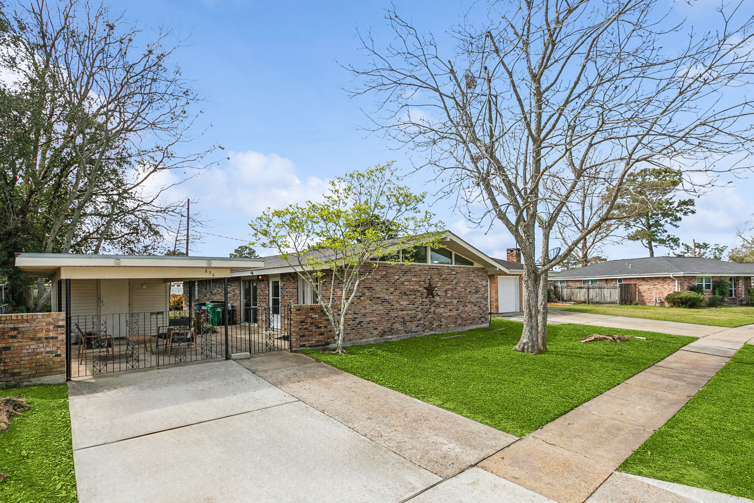 836 Holt Place