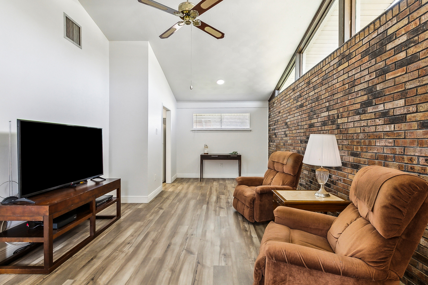 836 Holt Place