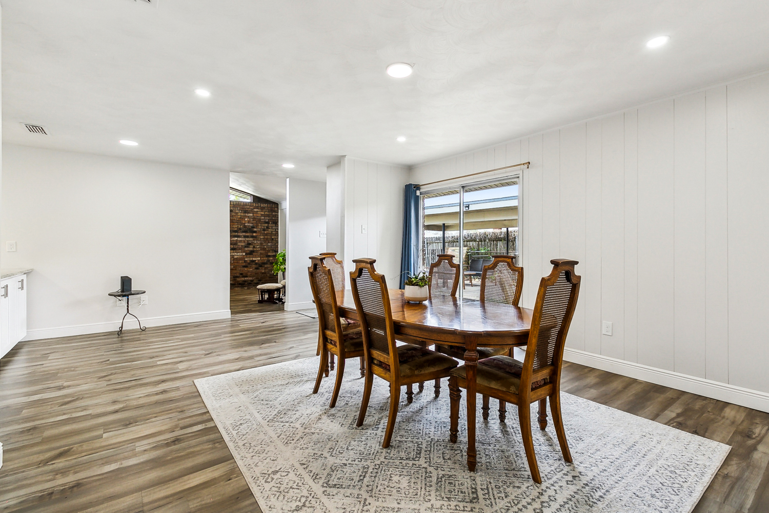836 Holt Place