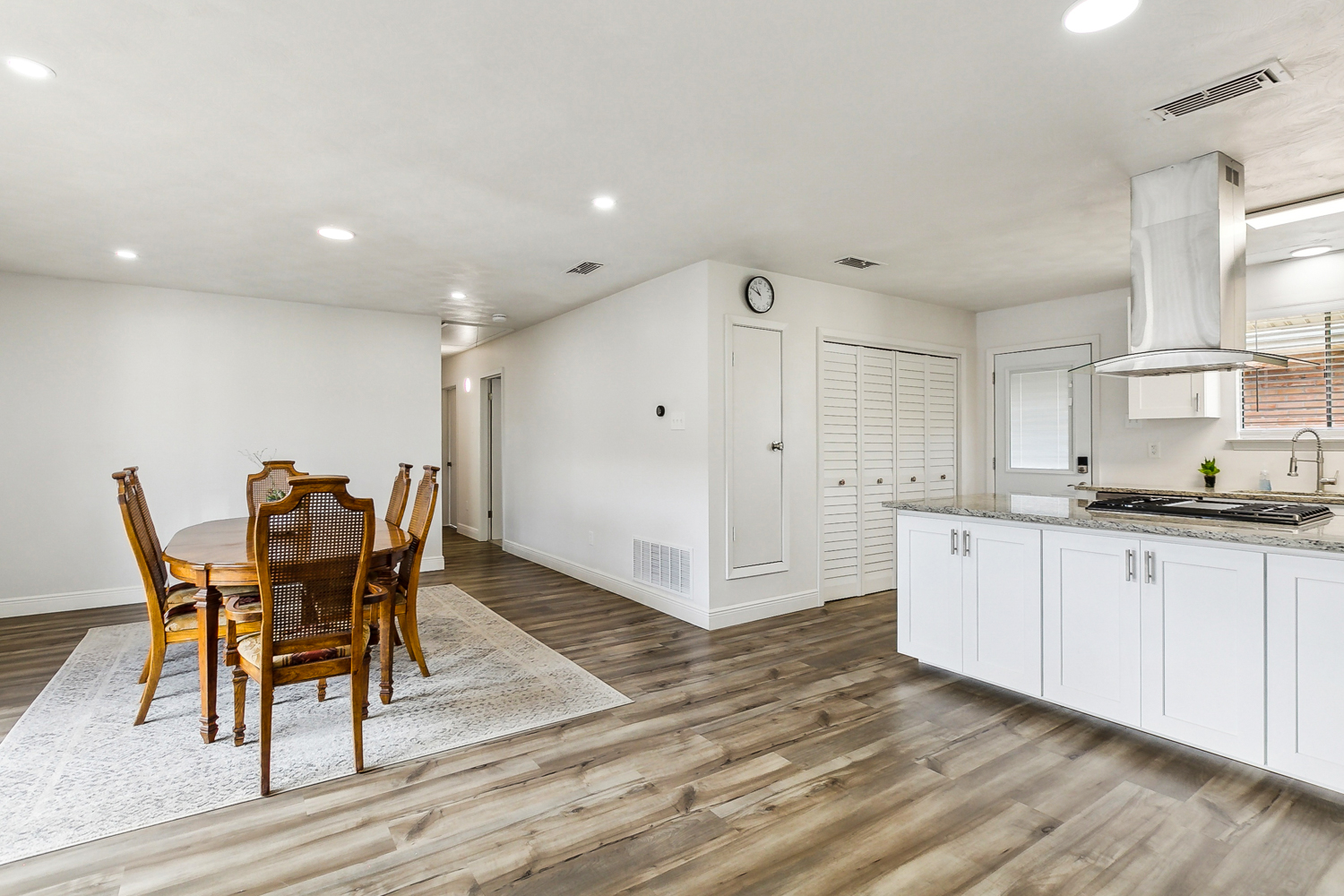 836 Holt Place