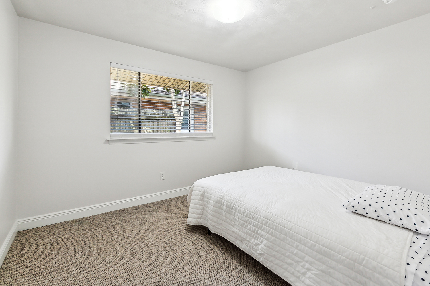 836 Holt Place